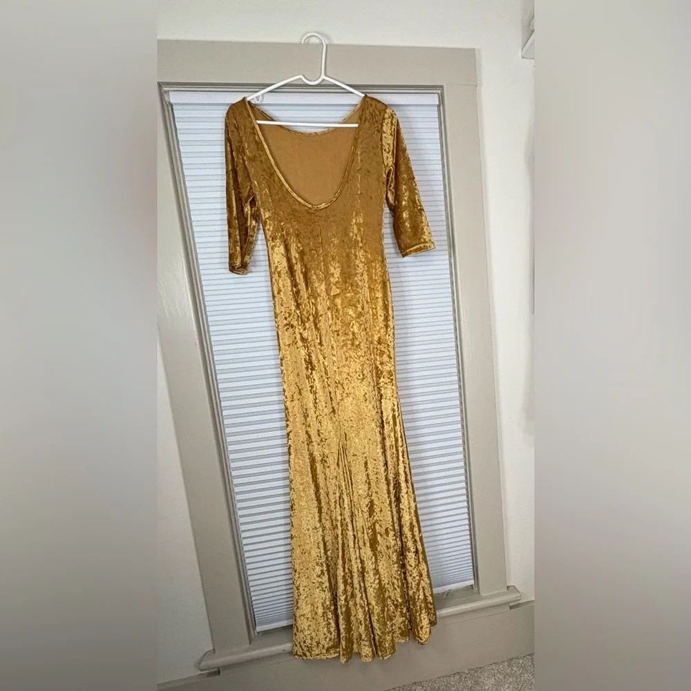 Crushed Velvet Scoop Back Maxi Dress